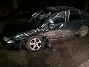 uszkodzone Audi po kolizji na alei Jana Pawła II i Lubelska we Włodawie